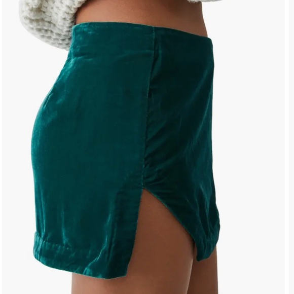 FREE PEOPLE Annalise Side Vent Velvet Micro Mini Skirt--8 - Picture 2 of 11